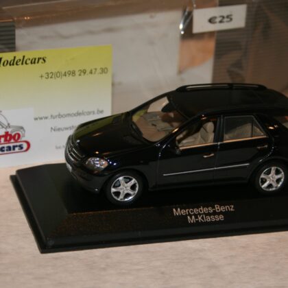 Mercedes-Benz M-Klasse 1/43 Minichamps