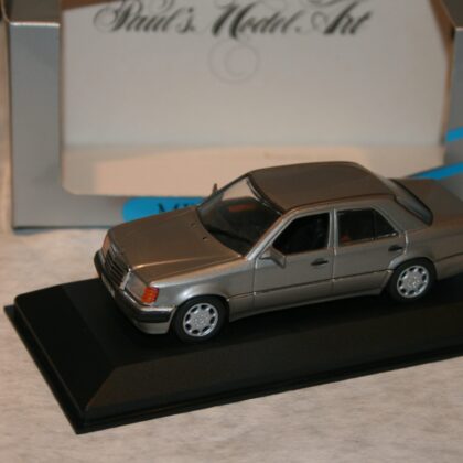 Mercedes-Benz 500E V8 1/43 Minichamps